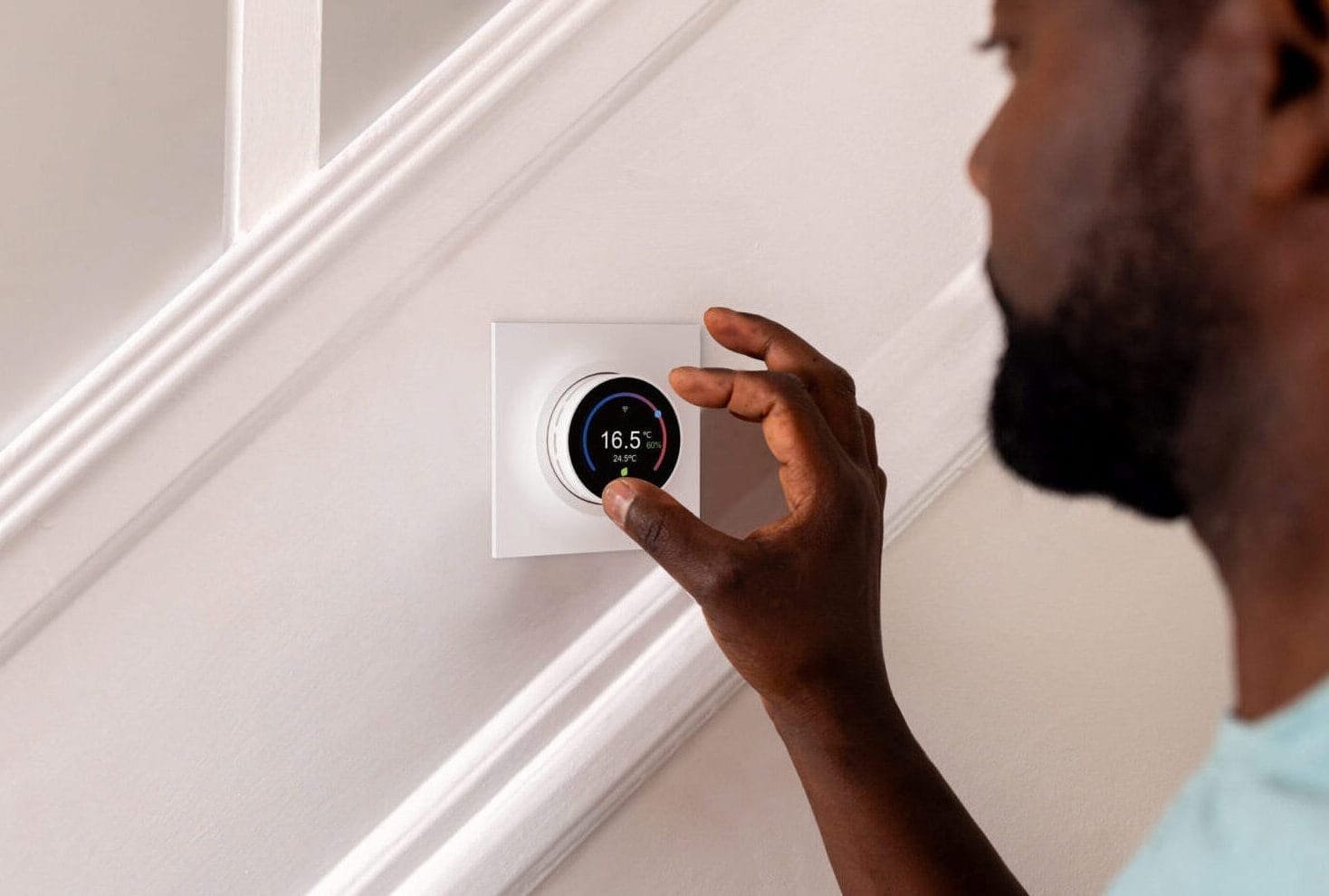 thermostat with round screen